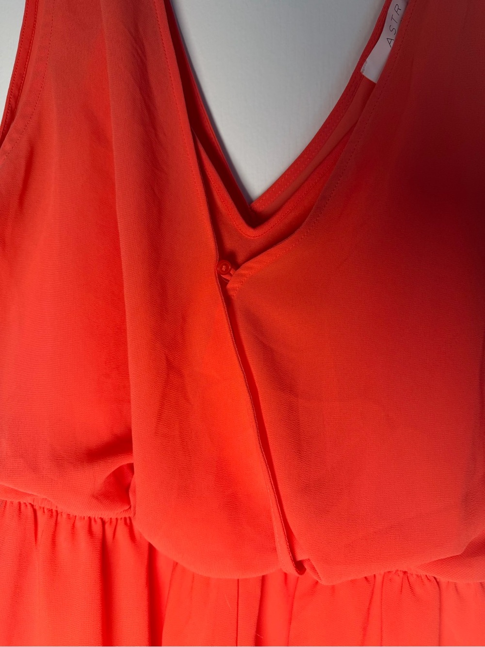 ASTR The Label Coral Orange Sleeveless Romper Women's Medium Ruffle Hem Surplice - Picture 6 of 7